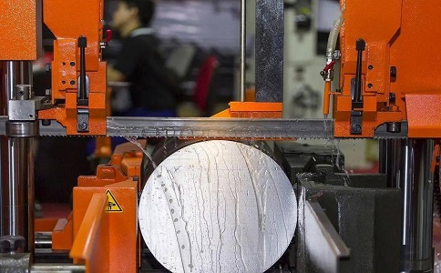 渝水立式金属带锯床切削出现跑带故障解决方法！